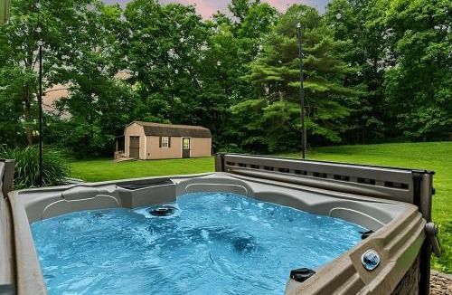 Newport House | Hot Tub, Camp Fire, Game Room, Coffee/Espresso Bar