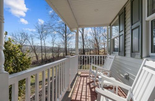 Newport House | Hot Tub, Camp Fire, Game Room, Coffee/Espresso Bar
