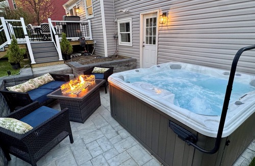 Cranberry Township House | Hot Tub, Fire Pit, 75” Smart Tv… Fully renovated house w/fully stocked kitchen!