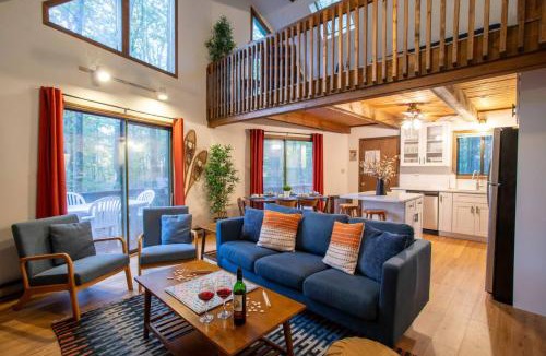 Locust Lake Village Ski Chalet | Hot Tub & Fire Pit: Cozy Pines Chalet in Poconos