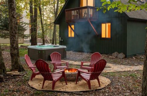 Locust Lake Village Ski Chalet | Hot Tub & Fire Pit: Cozy Pines Chalet in Poconos