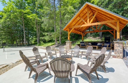 Benezette House | Hot Tub, Grill & Mtn Views! Benezette Cabin