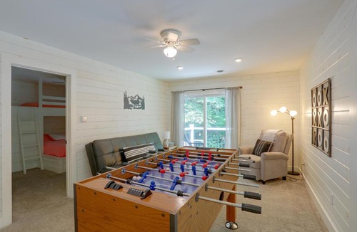 Benezette House | Hot Tub, Grill & Mtn Views! Benezette Cabin