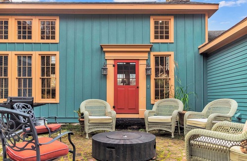Franklin Springs House | Hot Tub & Large Yard: Elegant Deansboro Getaway