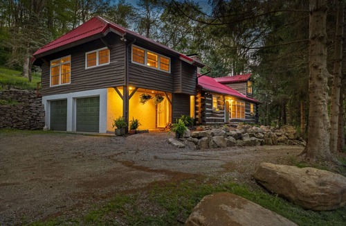 Champion Cabin | Hot Tub - Lux Laurel Highlands- The Mountain House