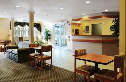 Parry Sound Hotel | Hotel ∙ 127 guests