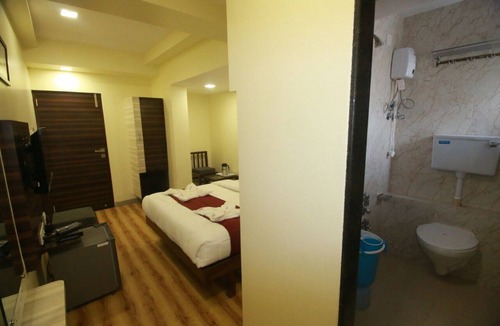 Vile Parle West Hotel | Hotel Alfa International