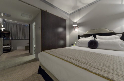 Suresnes Hotel | Hotel Atrium