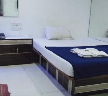 Wellington Pier House | Hotel blue light