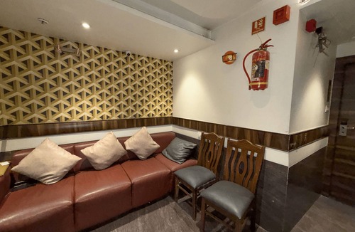 Dharavi Hotel | Hotel Hometown - Near BKC