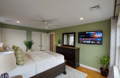 Island Park House | Hotel Inspired Modern Retreat - Up to 30% Off