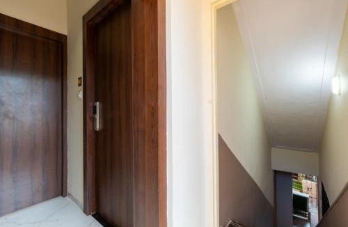 Kalina Hotel | Hotel Metroplex Near BKC