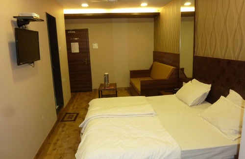 Girgaon Hotel | Hotel Regal Palace