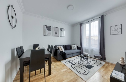 Avenir Parisien House | House 8 persons - Subway + train station/Private parking lot/Wifi/CDG airport/