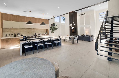 Southwest Village House | HÓZHÓ Modern Home w/Private Lanai, Pool & Theatre