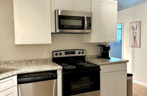 Hyde Park Apartment | Hudson Valley Farm Getaway-East/Alpaca Lane-Apt 1