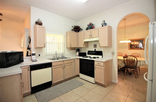 Crescent Lakes House | Huge 3 Bedroom 2 Bathroom Pool Home