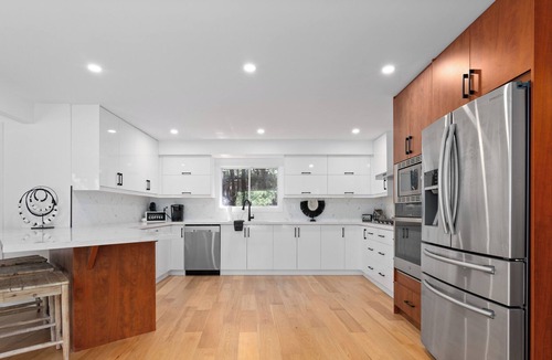 Innisfil House | Huge 9 bedroom home on Lake Simcoe