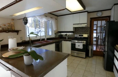Deep River House | Huge vacation rental home /beaches in summer and ski retreat in the winter