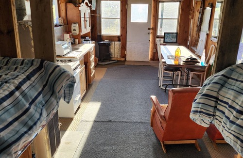 Chisholm Cabin | Hunt camp with Lots of Nature situated between Lake Nosbonsing and Wasi Lake
