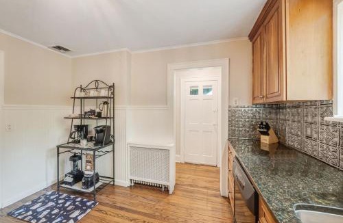 Huntington House | Huntington Village House 4BR Walk to everything