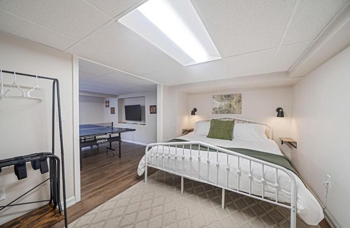 Huntington House | Huntington Village House 4BR Walk to everything