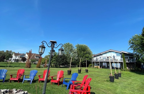 Ashfield-Colborne-Wawanosh Cottage | Huron-waterfront cottage6 bedrooms3baths with Hot tub/outdoor shower/pets2.