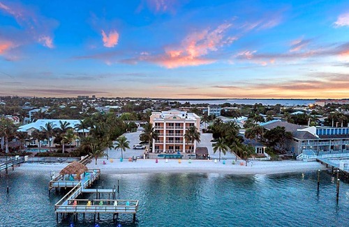 Fort Pierce Hotel | Hutchinson Island Plaza Hotel and Suites
