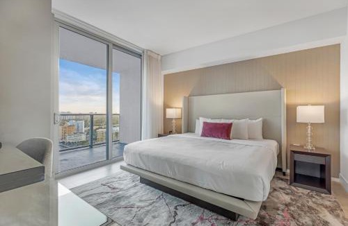 Hollywood South Central Beach Apartment | Hyde House - Luxury High Floor 2BR 2BA Apartment Suite with direct ocean view, roof top pool, resort amenities