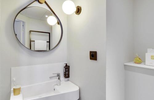 Levallois-Perret Hotel | ibis Levallois Perret