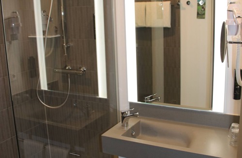 Puteaux Hotel | ibis Styles Puteaux Paris La Defense