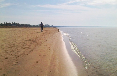 Sauble Beach Cottage | Ideally Located Private Family Cottage Steps to the Beach and Downtown