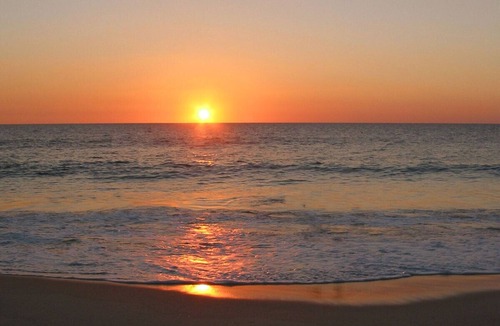 Sauble Beach Cottage | Ideally Located Private Family Cottage Steps to the Beach and Downtown