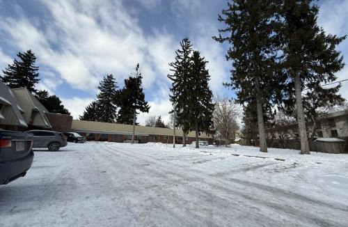 West Hill Hotel | Idlewood Inn