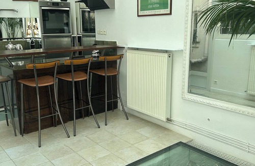 Saint-Victor Apartment | Ile Saint Louis : Best Paris Location, a Fabulous Place