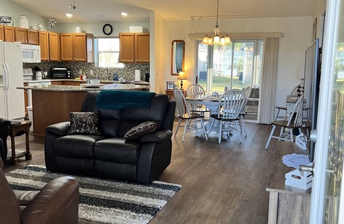 Duval Cottage | Immaculate Ranch home in Village of Duval
