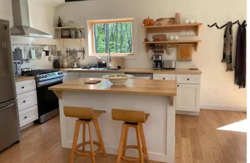 Livingston Manor Cabin | Immerse in your private woods in our modern cabin