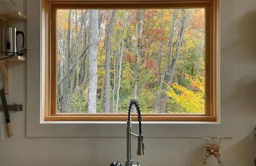 Livingston Manor Cabin | Immerse in your private woods in our modern cabin