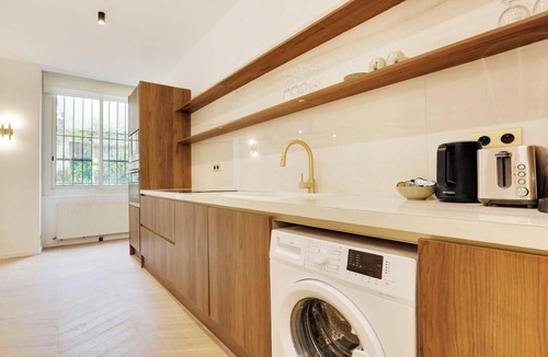 Saint-Gervais Apartment | IMMERSE YOURSELF IN A RETRO, VINTAGE ATMOSPHERE OF LE MARAIS–100 SQM, 3 BEDROOM