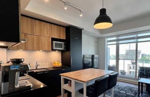 Markham Condo | In Heart of Markham Unionville, close to entertainment district.