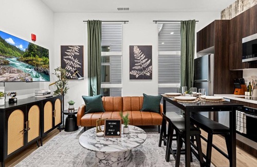Old City Apartment | In The Center of Old City Philly- Walker Paradise!