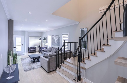Vaughan House | In the Heart of Vaughan minutes to Vaughan Mills Shopping Center 1 Parking