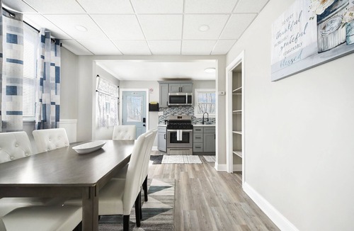 Pittsburgh House | Inclination Vacation: Renovated Luxe 5BR/3.5BA Home, 8 mins to Downtown