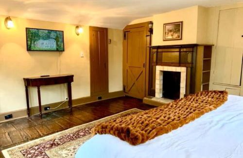 South Salem House | INCREDIBLE Northern Westchester Historic Hideaway