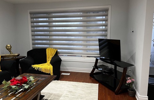 Malton House | Independent 3 BR 2 WR Bungalow 5 km from Pearson .Public transport, Casino.