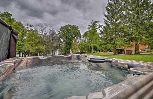 Indian Lake House | Indian Lake Retreat w/Wet Bar & Covered Deck