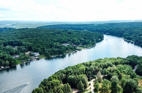 Indian Lake House | Indian Lake Retreat w/Wet Bar & Covered Deck