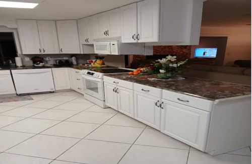 Indian Rocks Beach House | Indian Rocks Beach Pet Friendly Home 2blks To Beach. Waterfront, Pool Home!