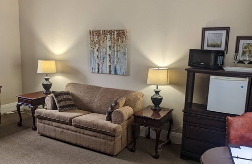 Bracebridge Hotel | Inn at the Falls