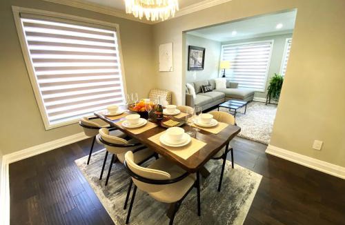Etobicoke House | iResidence in Toronto - Fantastic Vacation Home with Breakfast